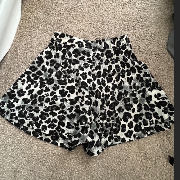 NWT ZARA Skort - Picture 3 of 3